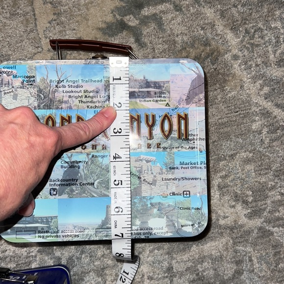 3 metal lunch boxes - Picture 4 of 5